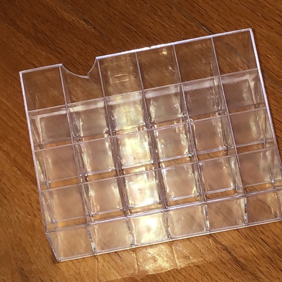 Transparent Lipstick Organizer - Picture 3 of 3